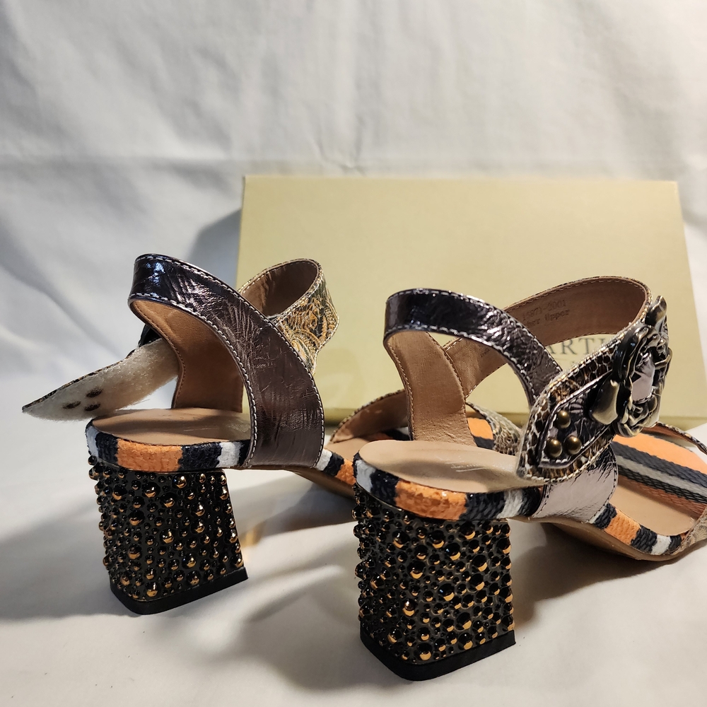L'ARTISTE Women's Elegant Multicolor Heels - Picture 3 of 3